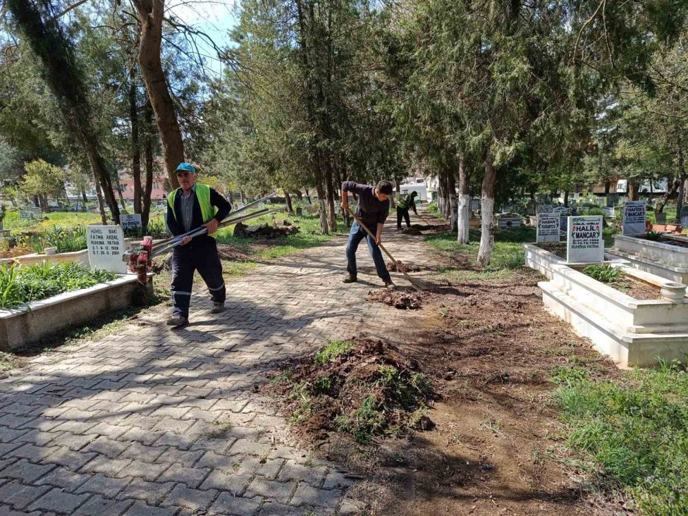 İlçe Mezarlığı Temizlendi