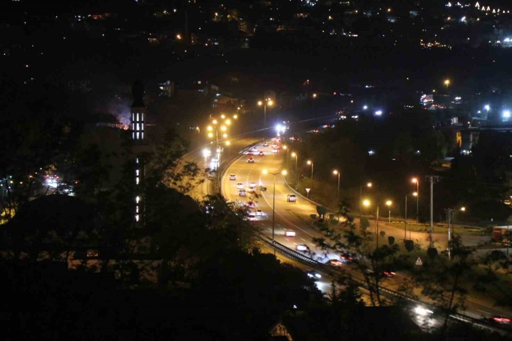 Bayram Dönüşünde Otoyolda Yoğunluk Oluştu