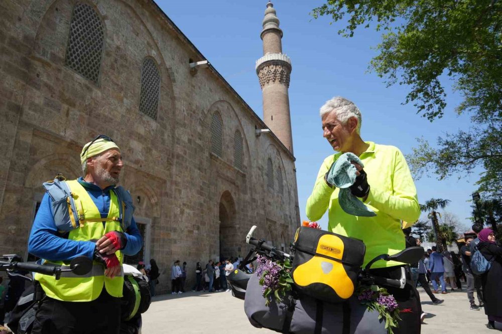 Üsküp’ten Mekke’ye Pedal Çevirdiler