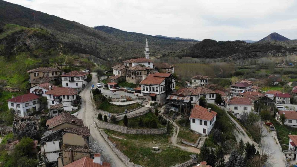 Bu Evler Görenleri Tarihi Yolculuğa Çıkarıyor