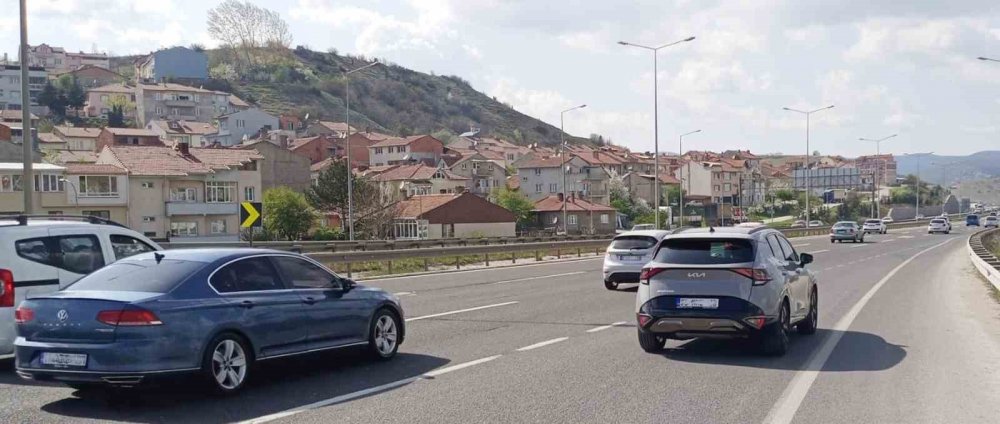 Bilecik Çevreyolunda Yoğun Trafiğe Rağmen Aksaklık Yaşanmadı