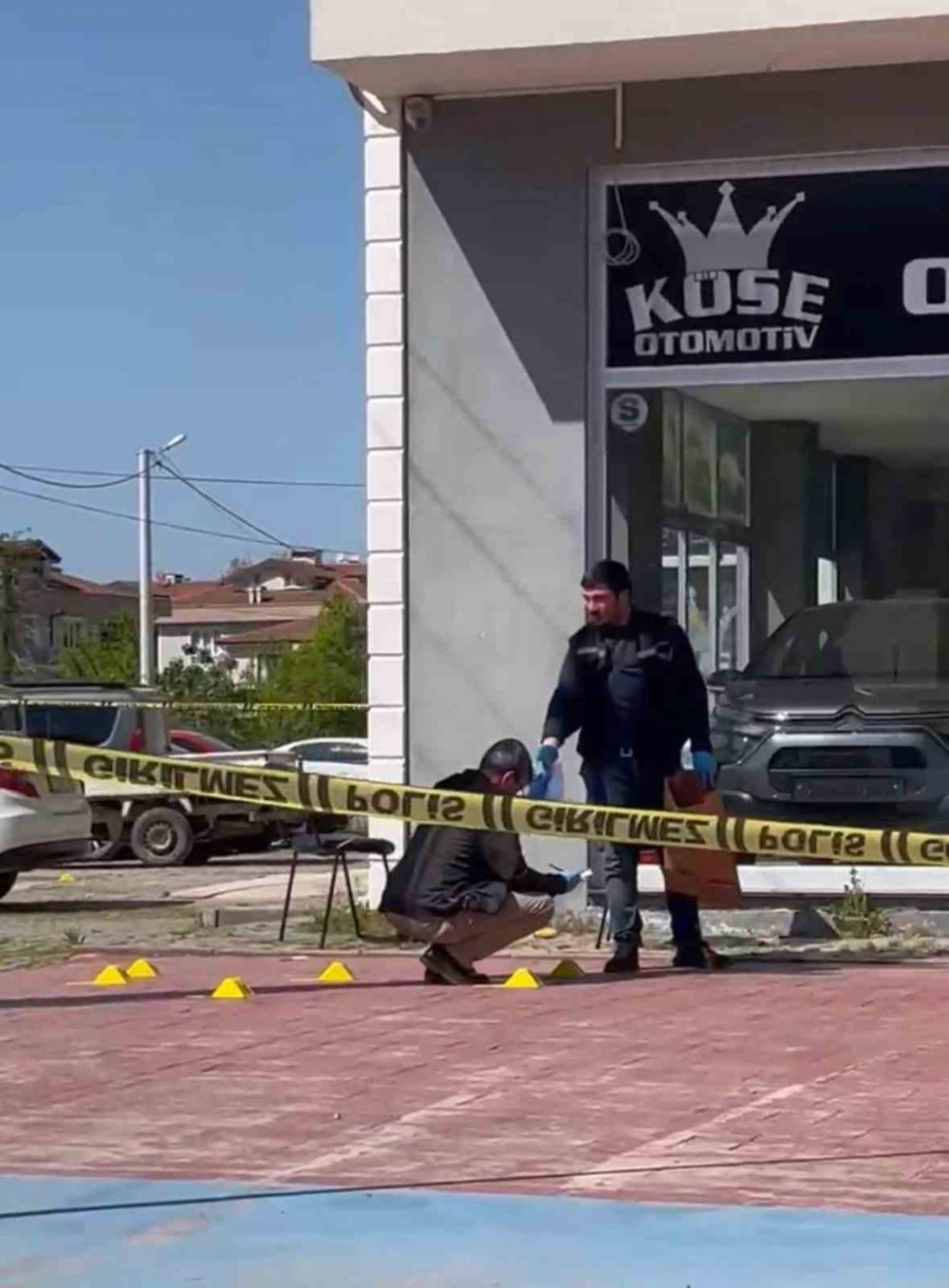 Kar Maskesi Takıp Oto Galeriyi Kurşunlayan Şüpheliler Adliyede