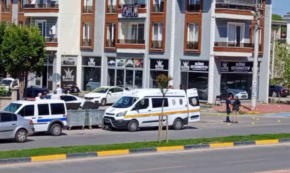 Kar Maskesi Takıp Oto Galeriyi Kurşunlayan Şüpheliler Adliyede