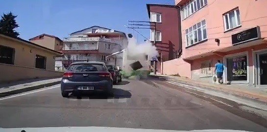 Otobüsün Su Borusu Bomba Gibi Patladı