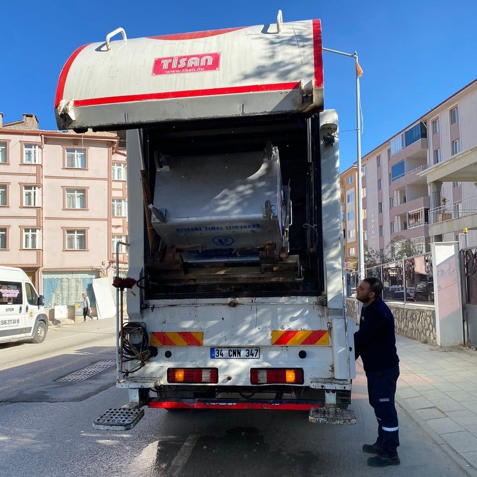 Temizlik Çalışmaları Çöp Konteynerlerinin Yıkanması İle Devam Ediyor