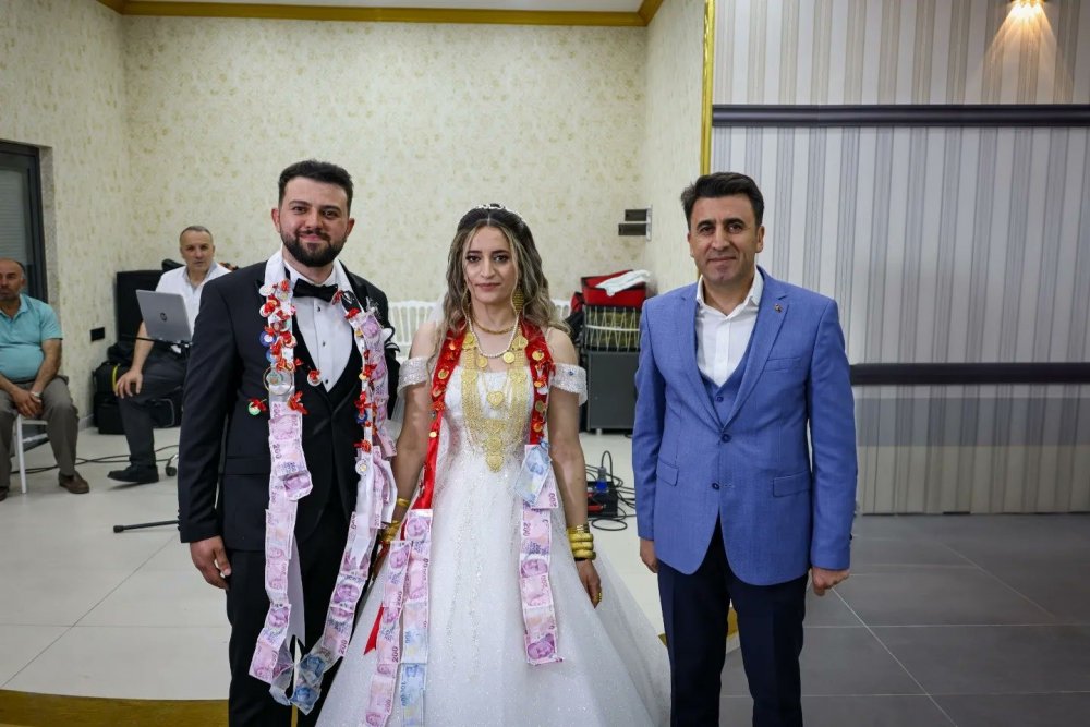 Mutlu Günlerinde Yalnız Bırakmadı