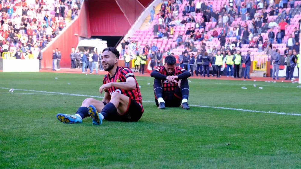 Futbolcular Gözyaşlarına Hakim Olamadı