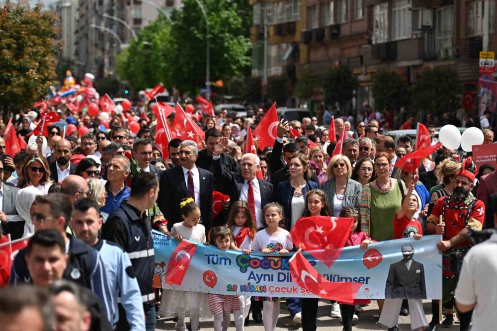 23 Nisan Coşkusu Kentin Dört Bir Yanında Yaşandı