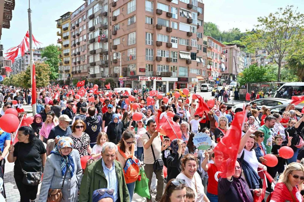 23 Nisan Coşkusu Kentin Dört Bir Yanında Yaşandı