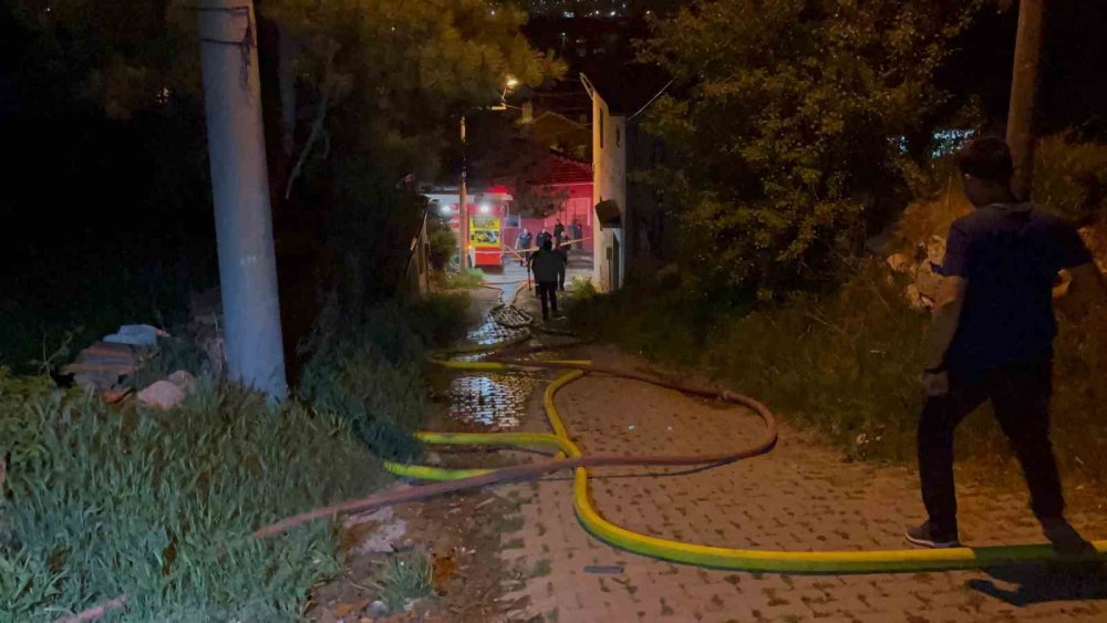 Elektrik Kaçağı Müstakil Evi Küle Çevirdi