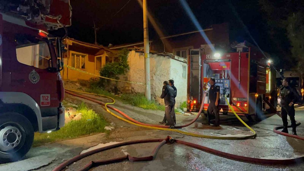 Elektrik Kaçağı Müstakil Evi Küle Çevirdi