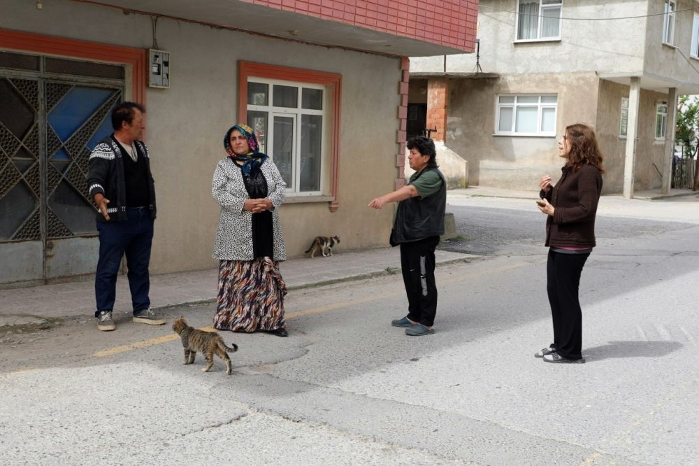 Köpeğin Üzerinden Otomobille Geçti