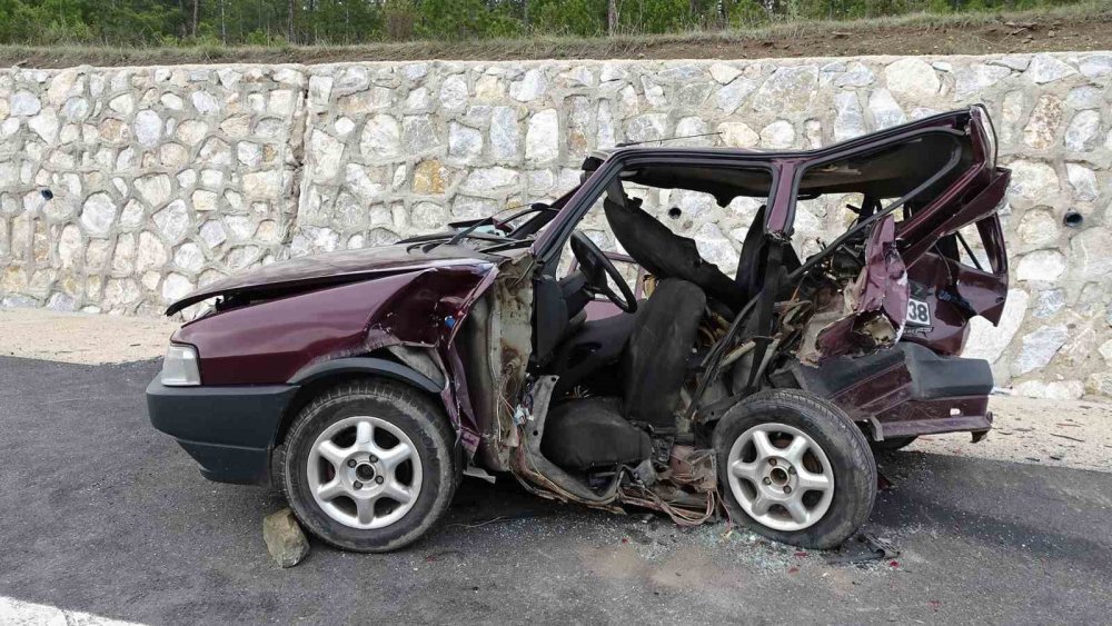 Trafik Kazası: 1 Ölü, 1 Yaralı