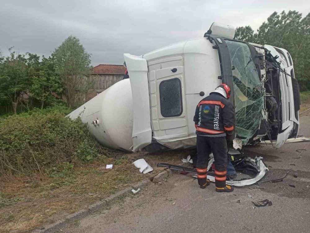 LPG yüklü tanker ile tır çarpıştı: 1 yaralı