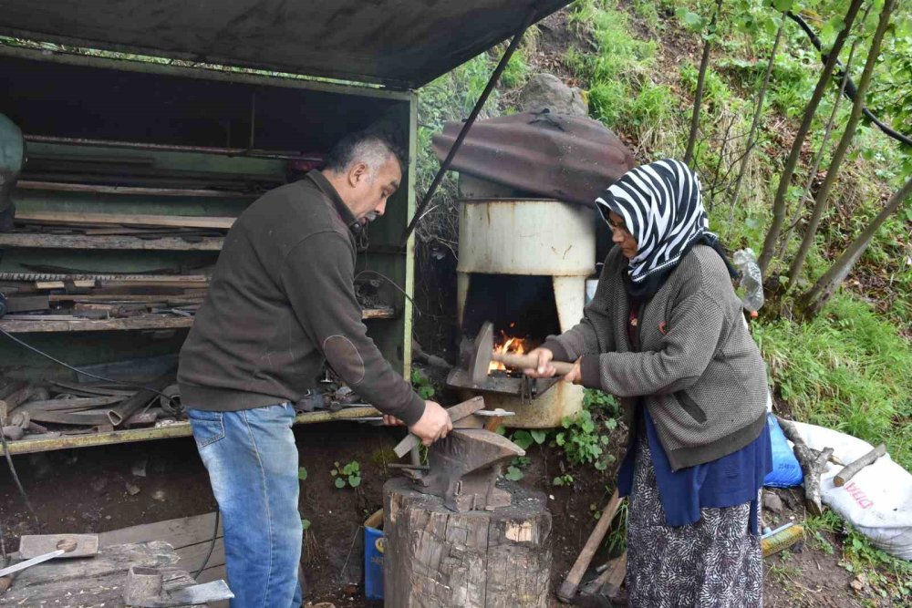 İlçe İlçe Dolaşıp Tamirat Yaparak Geçimini Sağlıyor