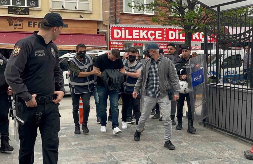 Kelime-i Tevhid Yazılı Bayrakla Yürüyen Şahsa Tepki Gösteren Şüphelinin İfadesi