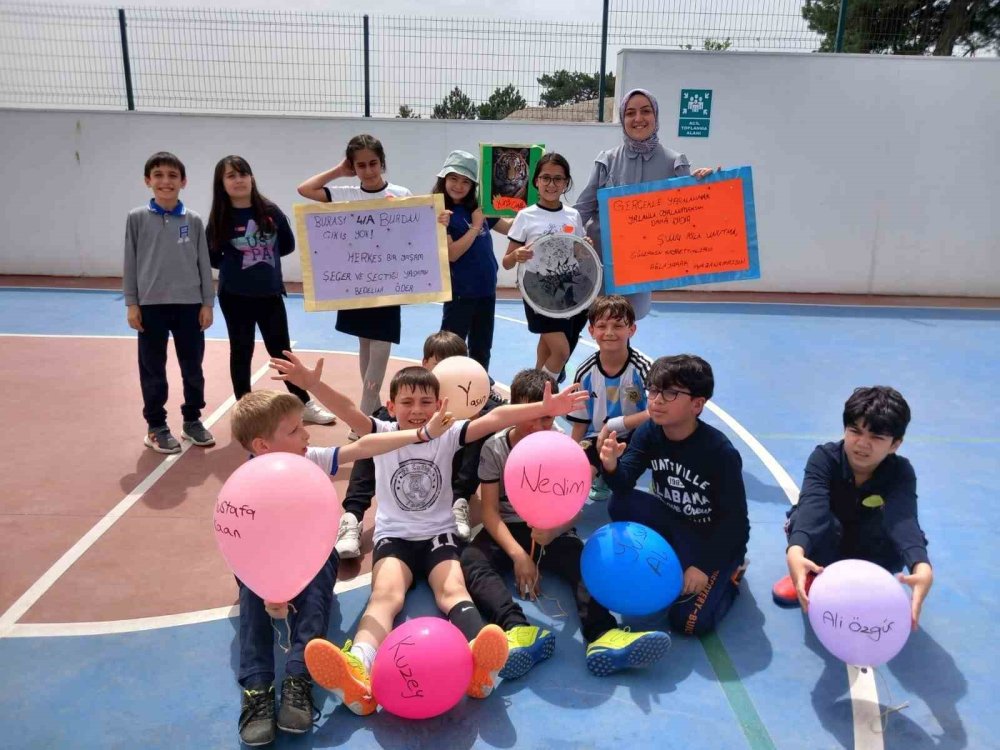 İlkokul Öğrencilerinin Turnuvasında Pankartlar Dikkat Çekti