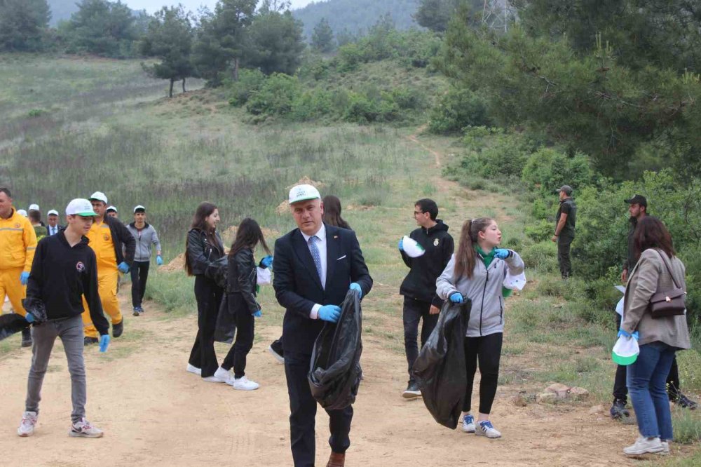 Ormanlık Alandan Poşet Poşet Çöp Çıktı