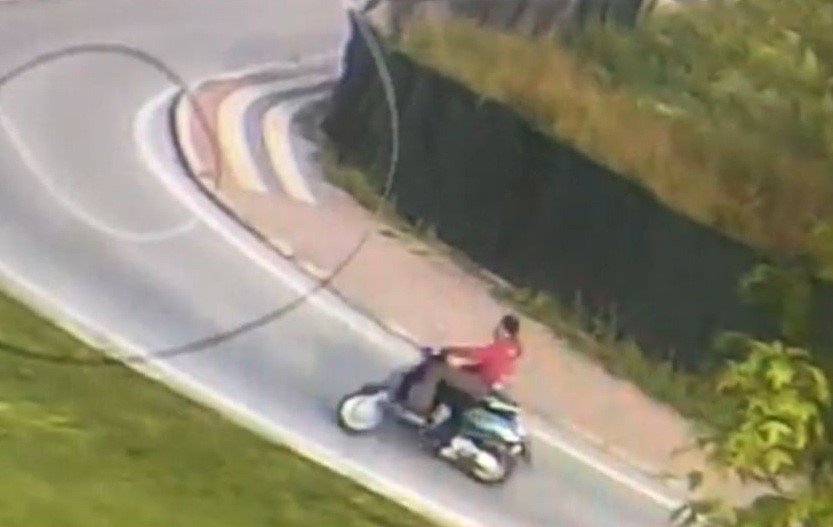 Polis, Motosiklet Hırsızını Vatandaşın Motosikletiyle Kovaladı
