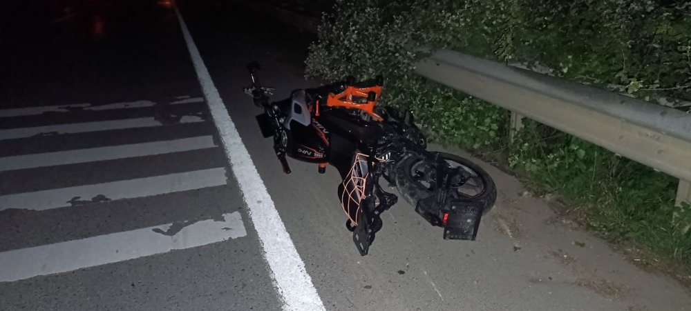 Bariyer Ve Aydınlatma Direğine Çarpan Motosiklet Sürücüsü Hayatını Kaybetti