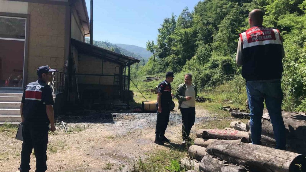 Orman İşletme Müdürlüğü’ne Ait Depoda Boya Varili Patladı: 3 Yaralı