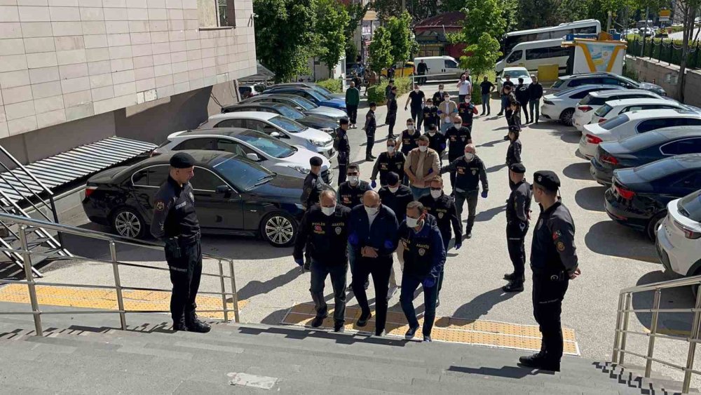 Kavga Ettikleri Kişiyi Bıçaklayarak Yaralayan 5 Şüpheli Adliyeye Sevk Edildi