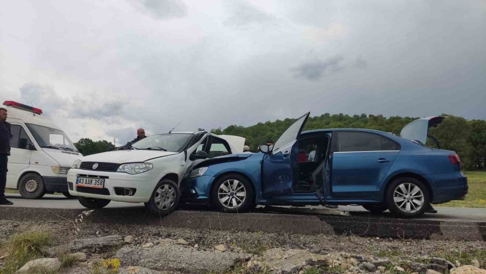 Karayolunda Trafik Kazası: 5 Yaralı