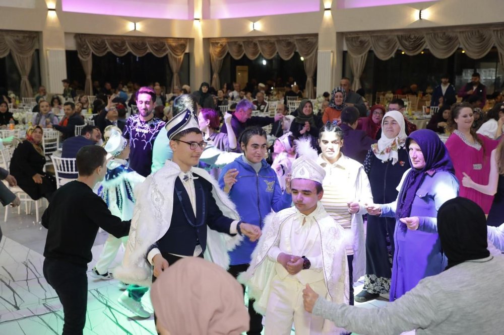 Kütahya’da Özel Çocuklar İçin Sünnet Merasimi