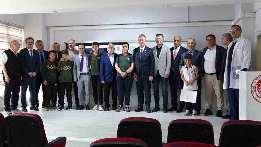 Ödüllerini Aldılar Ve Togg İle Okullarına Gittiler