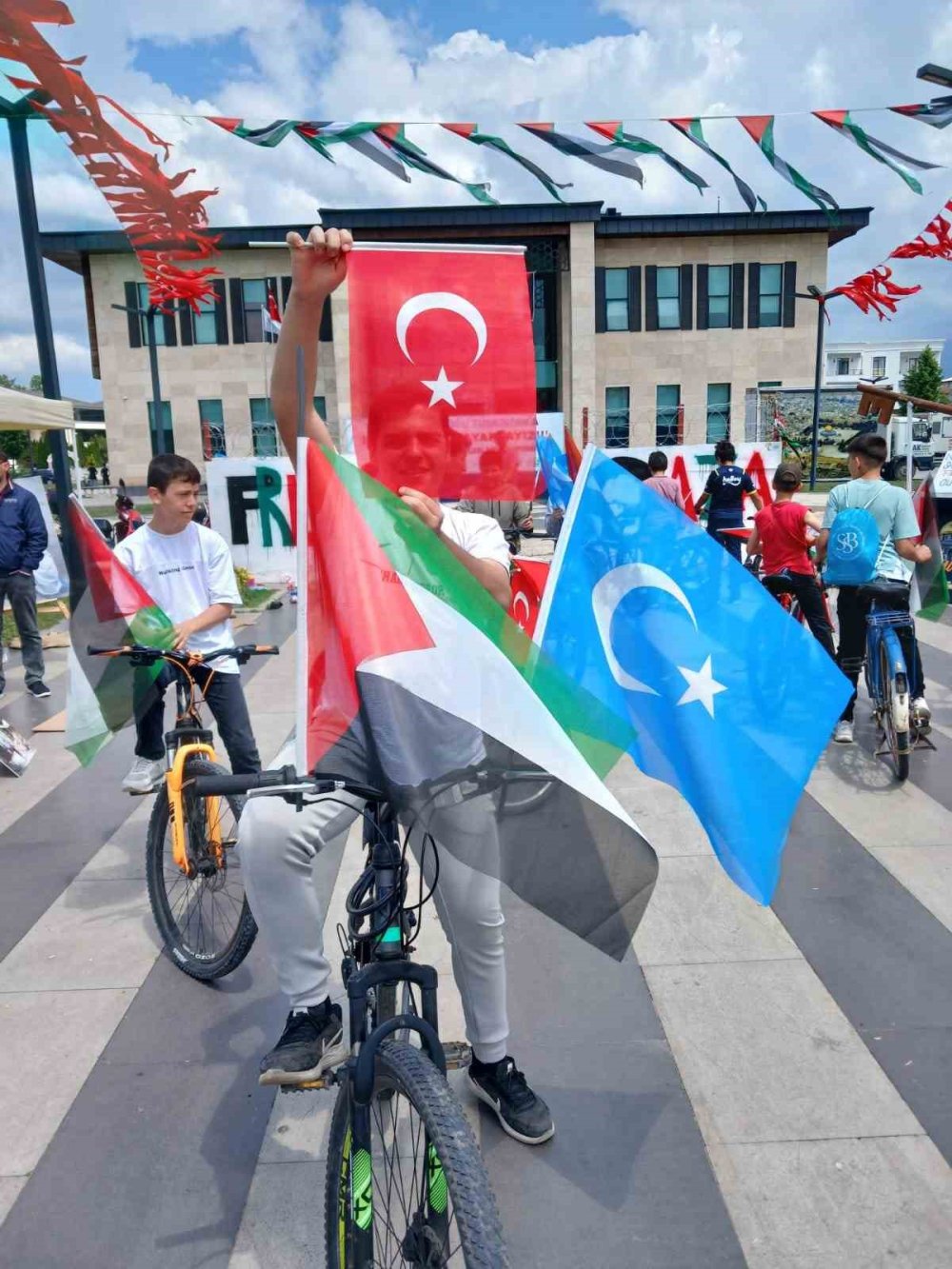 Filistin Ve Doğu Türkistan’a Stk’lardan Destek