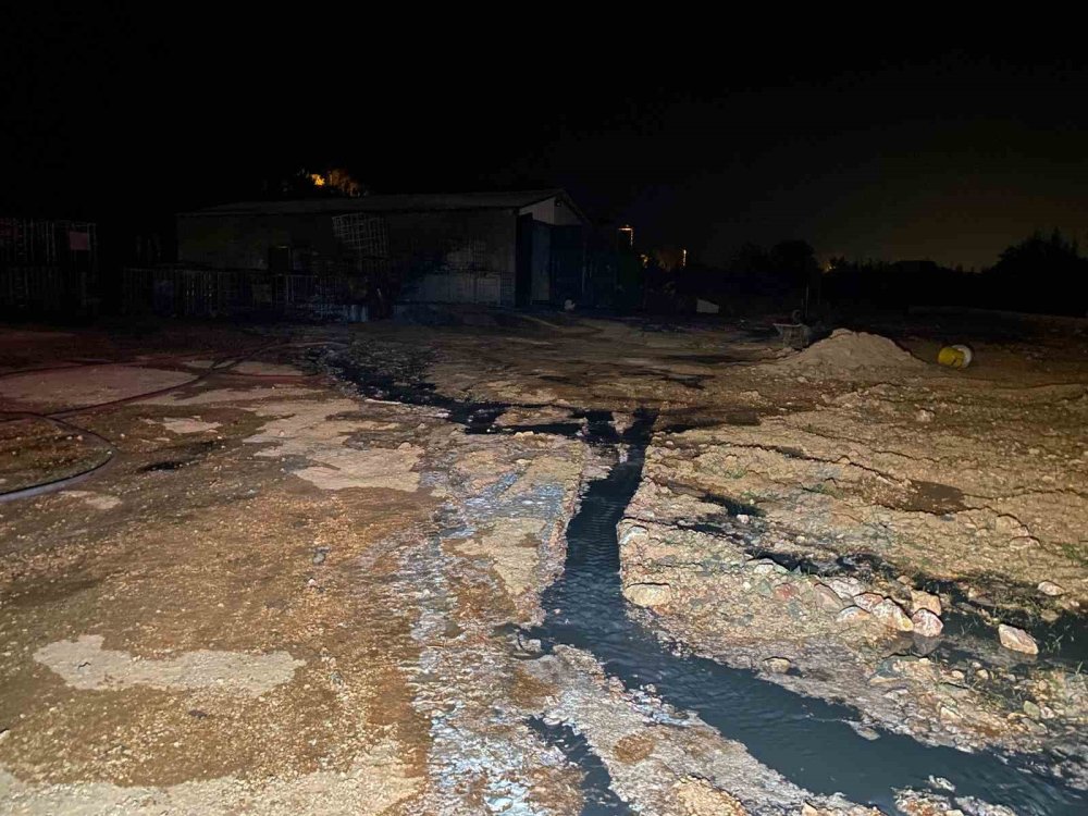 Boya Fabrikasında Yangın: 3 Kişi Kimyasaldan Etkilendi
