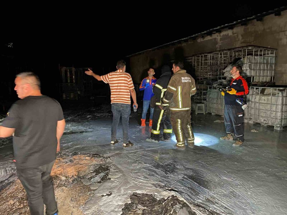 Boya Fabrikasında Yangın: 3 Kişi Kimyasaldan Etkilendi