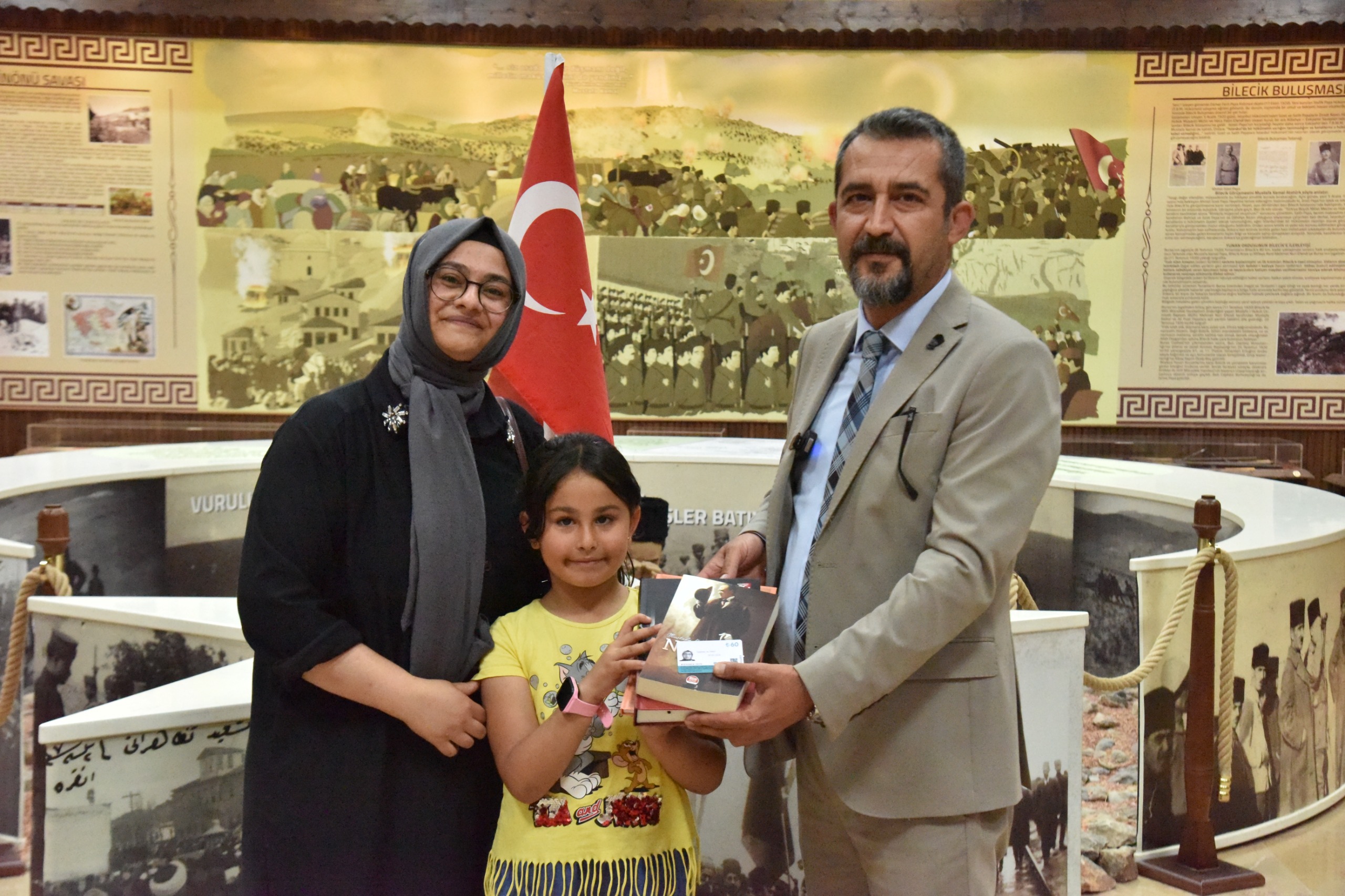 etkinliklere-katilan-vatandaslara-hediye-verildi-3.jpeg