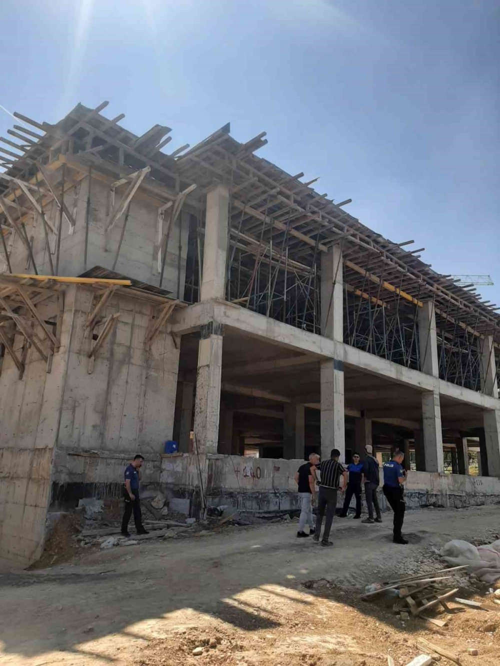 Bugünde sınav saatinde inşaatta çalıştılar