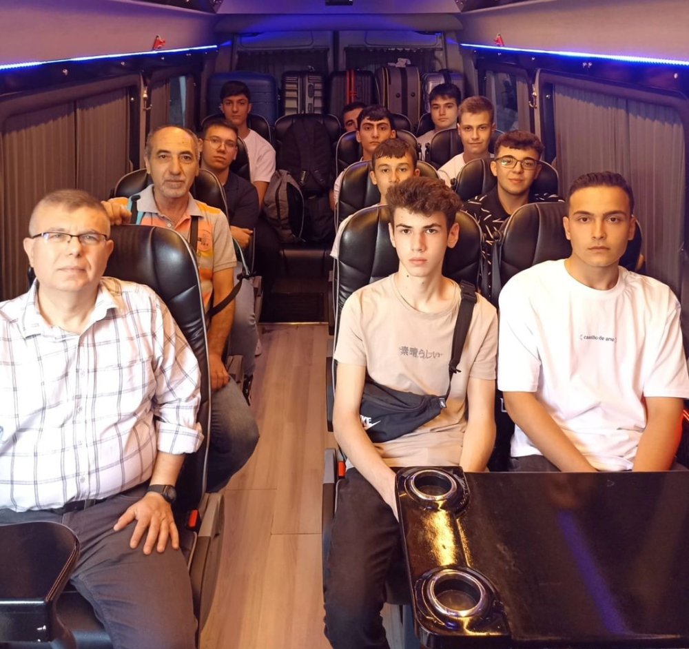 15 Öğrenci Staj İçin Yurt Dışına Gitti