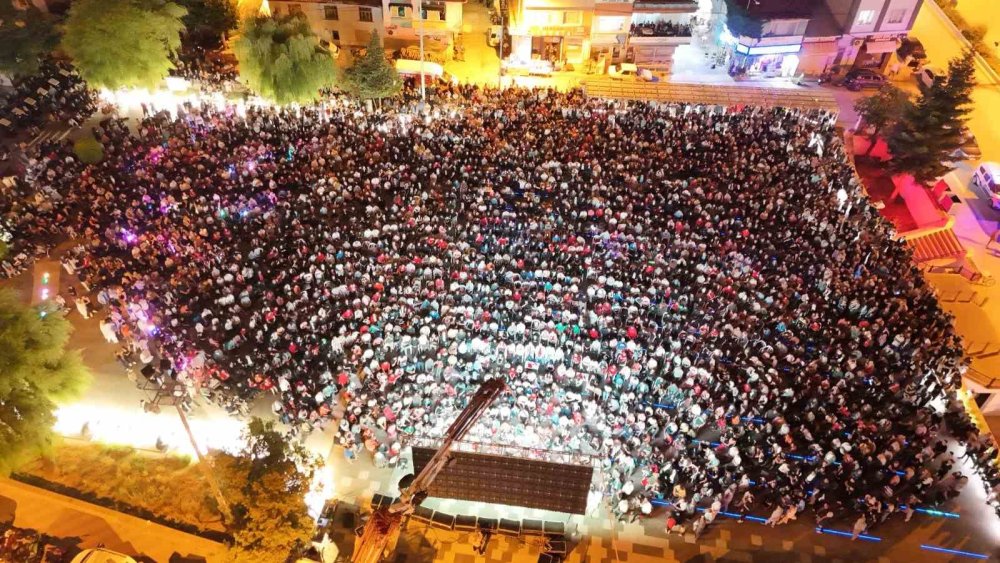 Bozüyük'te Milli Maç Tek Yürek Olarak Dev Ekrandan İzlendi
