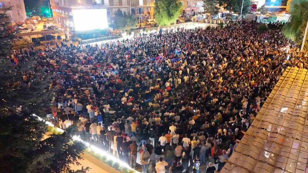 Bozüyük'te Milli Maç Tek Yürek Olarak Dev Ekrandan İzlendi