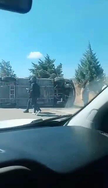 Direksiyon Hakimiyetini Kaybeden Minibüs Devrildi