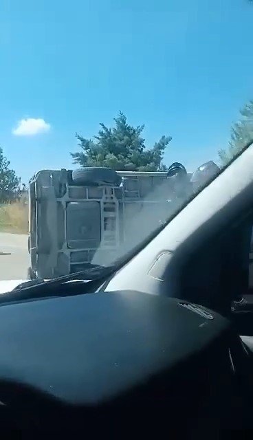 Direksiyon Hakimiyetini Kaybeden Minibüs Devrildi