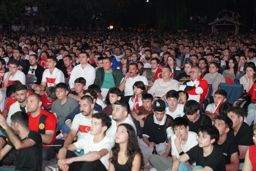 Milli Maç Heyecanı  Yaşandı