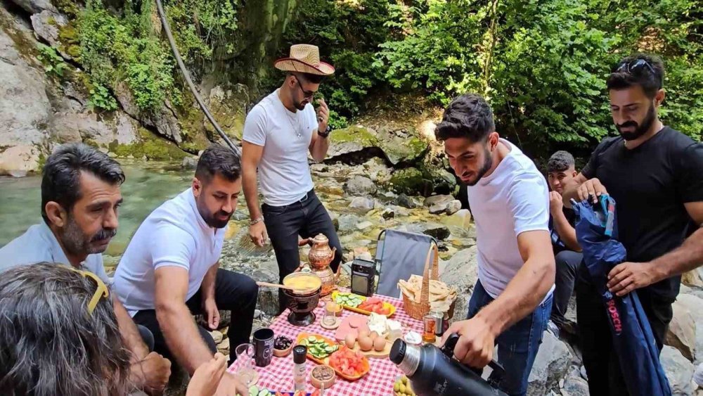 Uludağ Zivresinde Buz Gibi Şelaleler