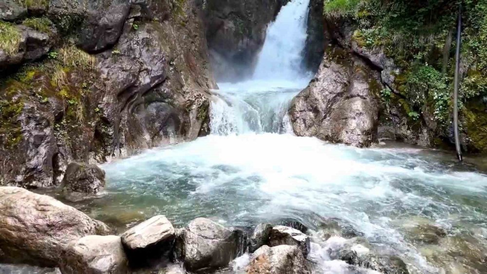 Uludağ Zivresinde Buz Gibi Şelaleler