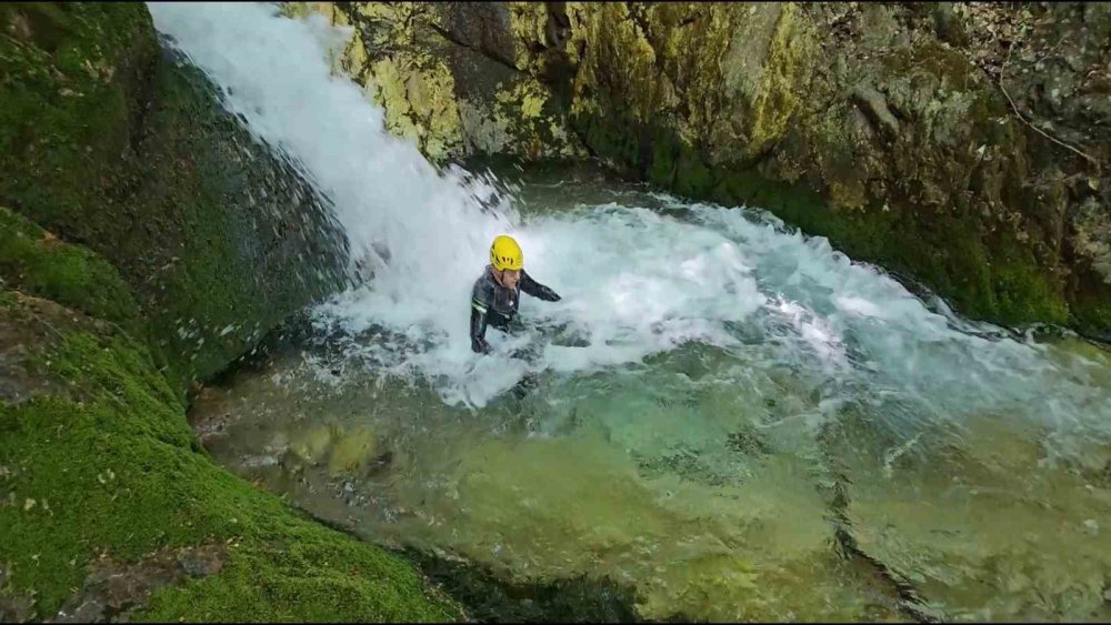 Uludağ Zivresinde Buz Gibi Şelaleler