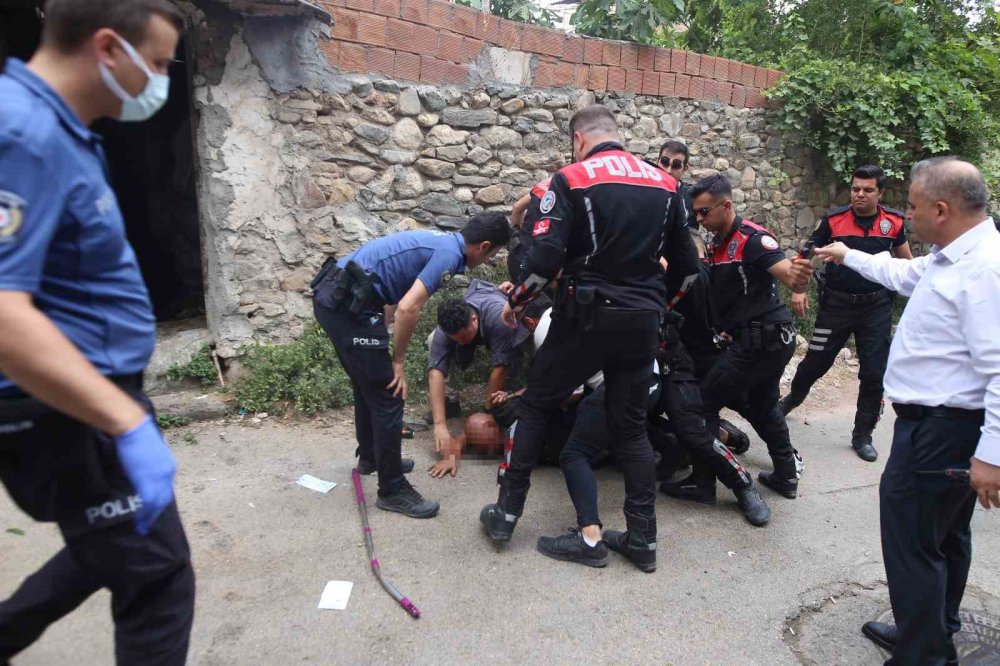 Polisi Bıçaklayan Şahsa Psikolojik Tedavi