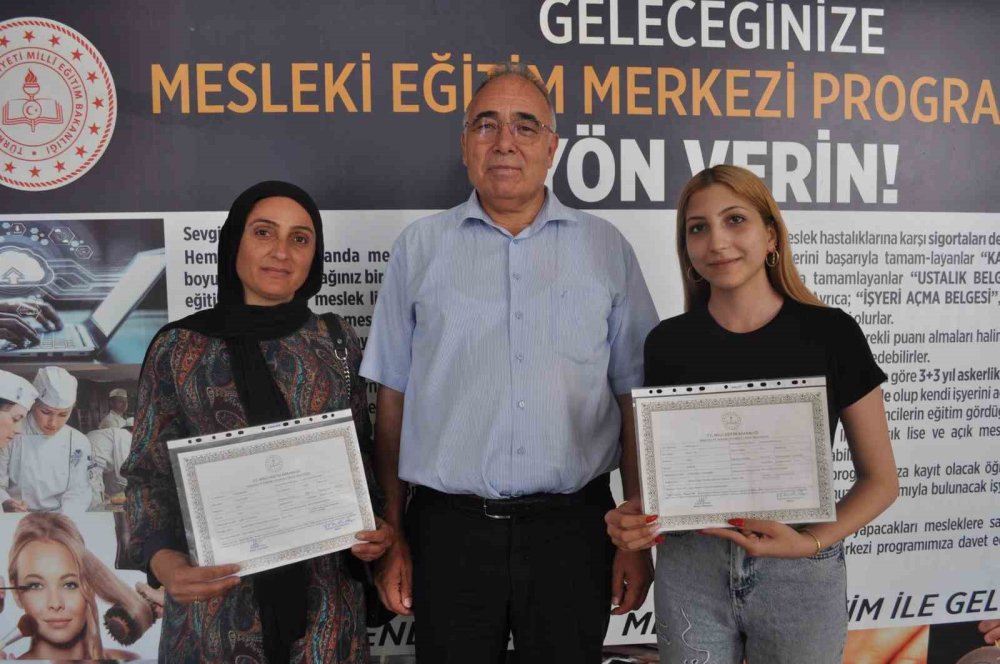 Hem Mezun Oldular Hem De Meslek Öğrendiler