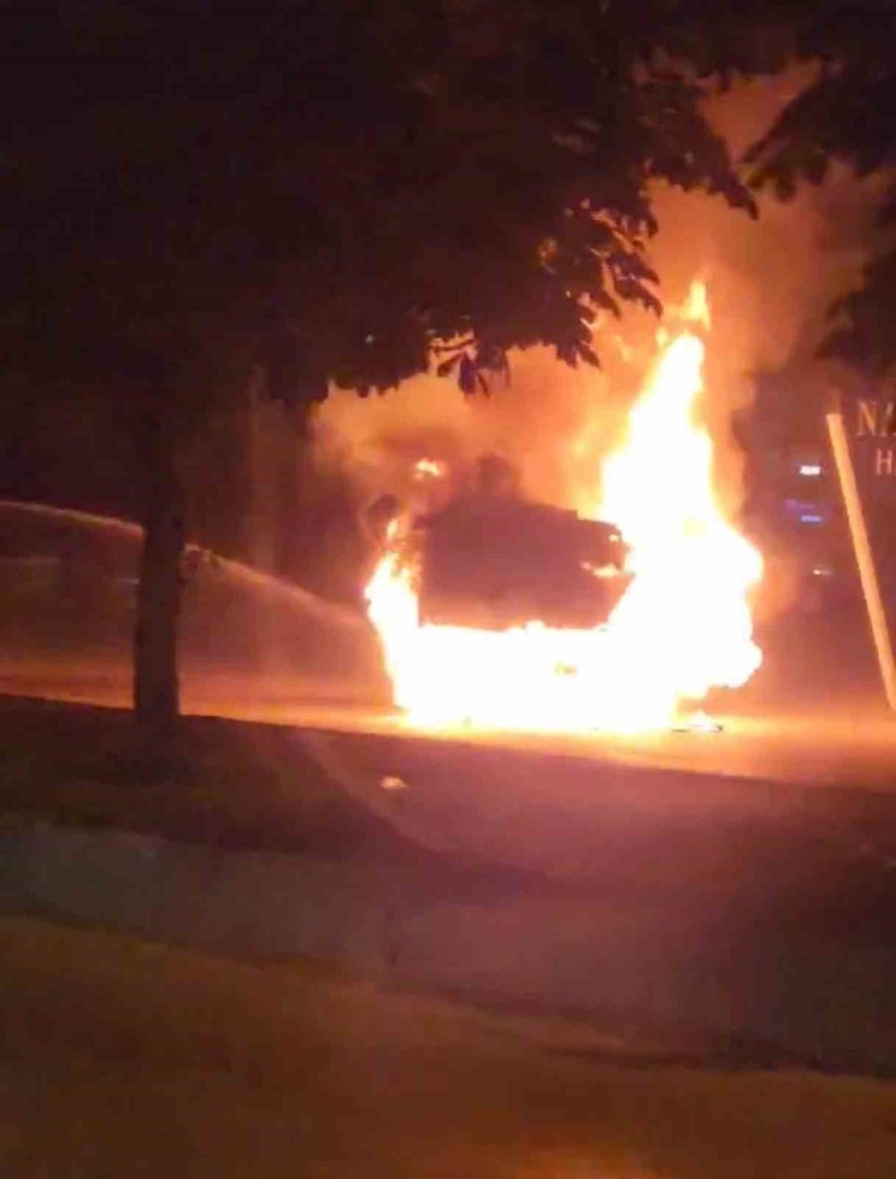 150 Metre Sürüklenen Araç Alev Aldı