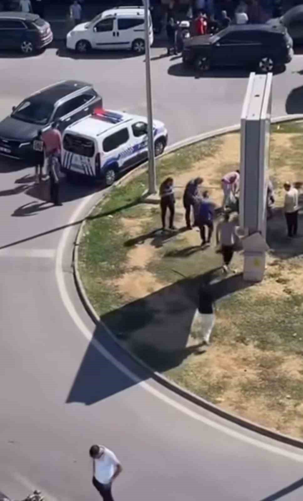 Kız Kardeşini Tehdit Eden Akrabasını Bıçakladı