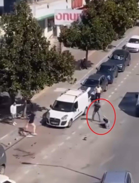Kız Kardeşini Tehdit Eden Akrabasını Bıçakladı