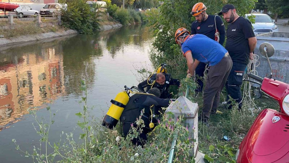 Sulama Kanalına Düşen Çocuğu Kurtardı, Kendi Kurtulamadı