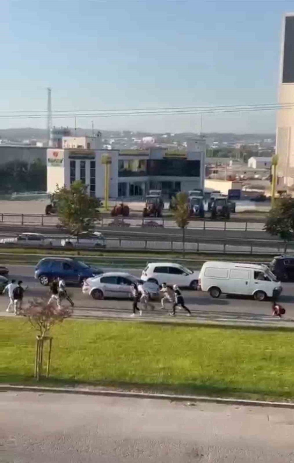 Bursa’da Yol Ortasında Yumruklar Konuştu